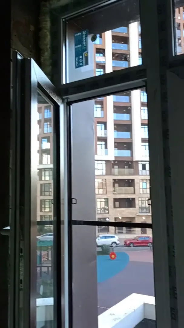Новые окна в квартире новостройки, вид во двор